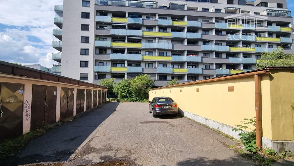 PRIPRAVUJEME PRE VÁS - PREDAJ KOMPLETNE ZREKONŠTRUOVANÉHO 3 IZBOVÉHO BYTU (70 M2)V RUŽINOVE VO VÝBORNEJ LOKALITE PLNEJ ZELENE