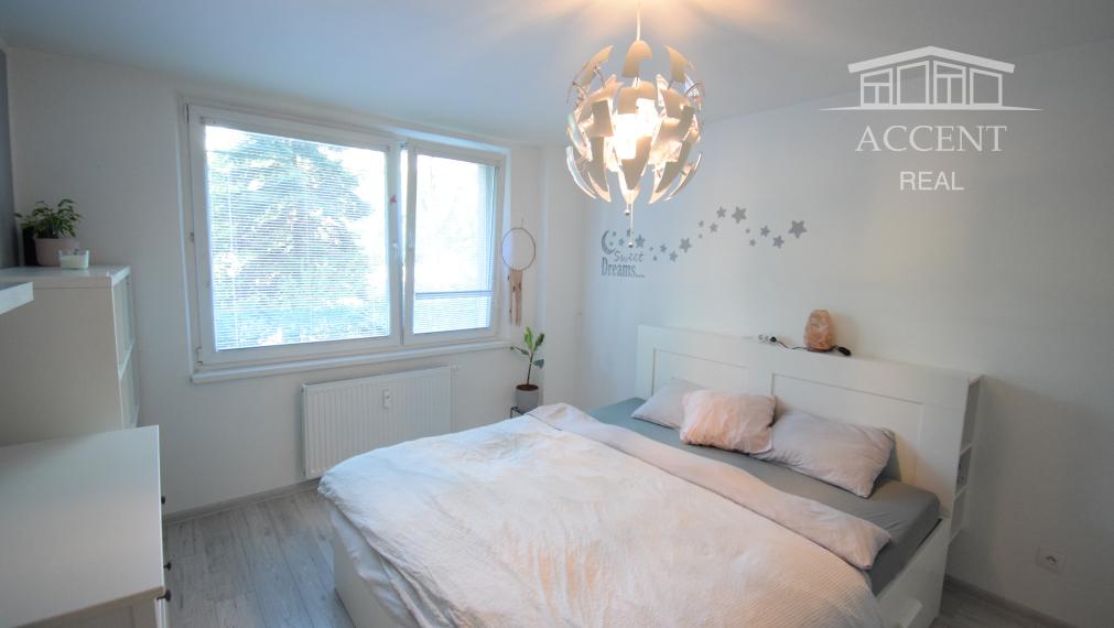 PREDAJ KOMPLETNE ZREKONŠTRUOVANÉHO 3 IZBOVÉHO BYTU V RUŽINOVE VO VÝBORNEJ LOKALITE PLNEJ ZELENE