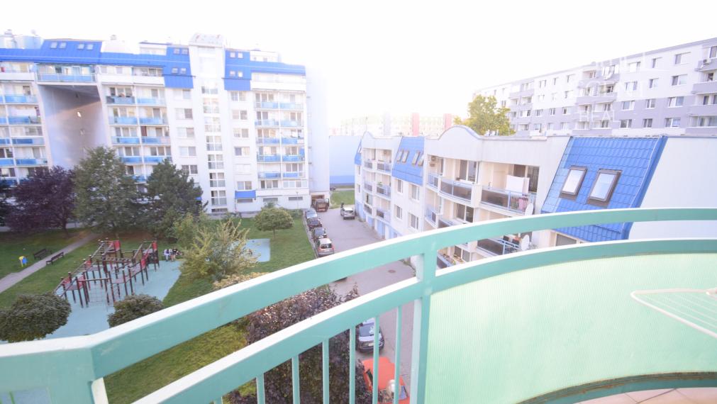 PRIESTRANNÝ 2-IZBOVÝ BYT S BALKÓNOM A PIVNICOU(57M2) - DVOJKRÍŽNA ULICA