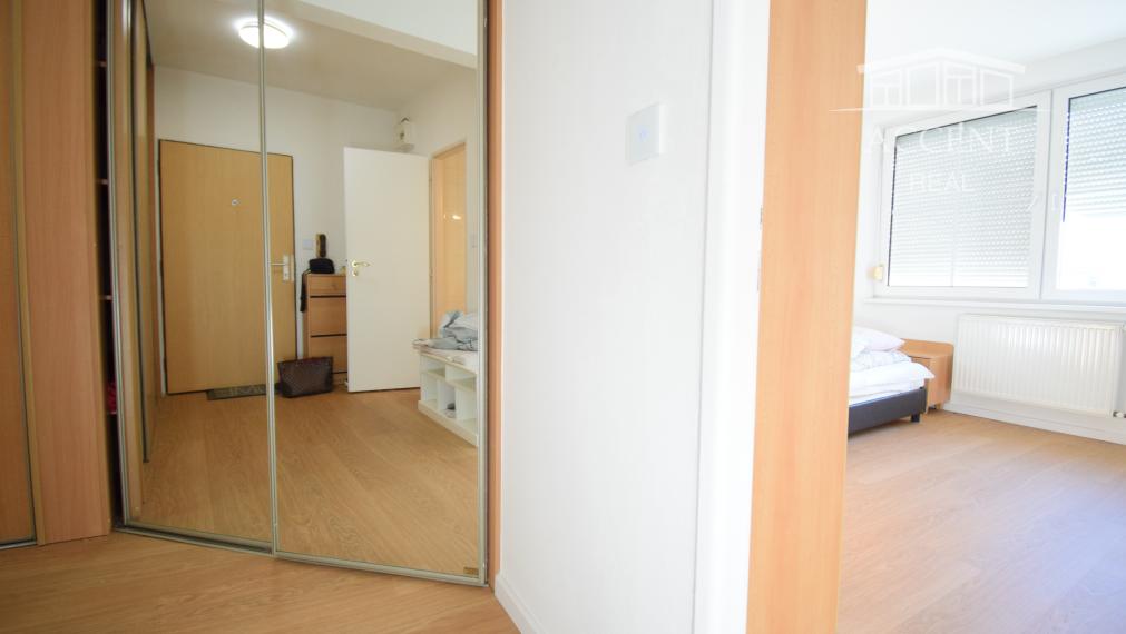 PRIESTRANNÝ 2-IZBOVÝ BYT S BALKÓNOM A PIVNICOU(57M2) - DVOJKRÍŽNA ULICA