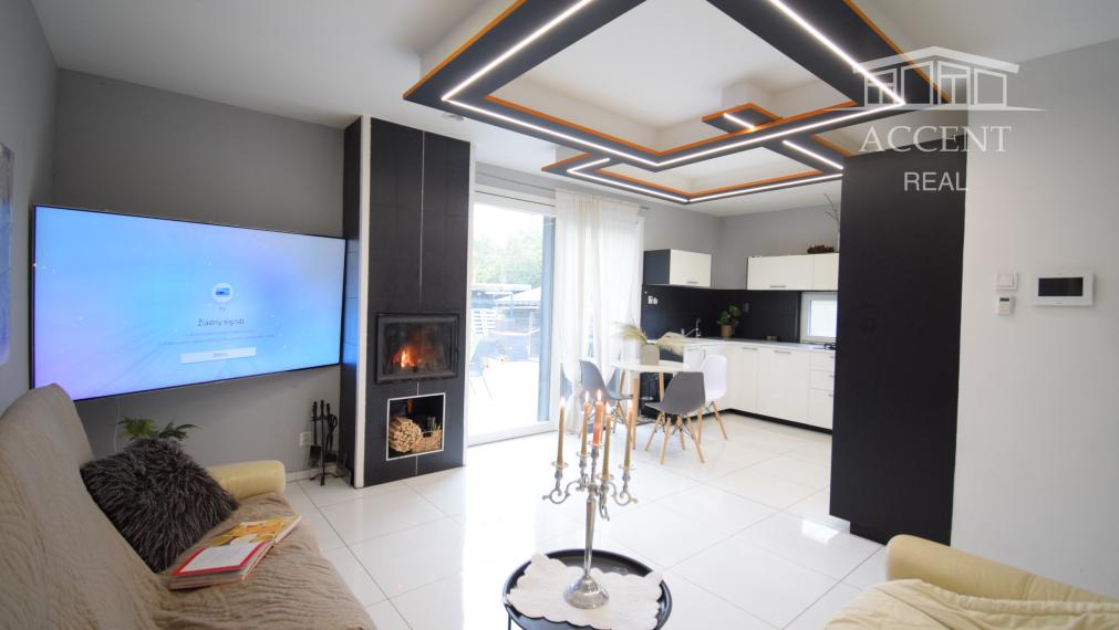 NÁDHERNÝ SLNEČNÝ POZEMOK POD LESOM (1427M2) S KOMPLETNE ZARIADENÝM 4-IZBOVÝM MOBILNÝM DOMOM (100M2) - PEKNÁ CESTA RAČA