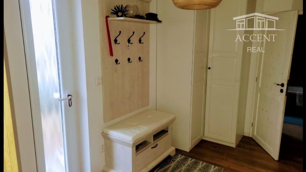 ACCENT REAL - Výnimočný 3 izbový byt v RD s terasou a záhradou, 3 parkovacie miesta