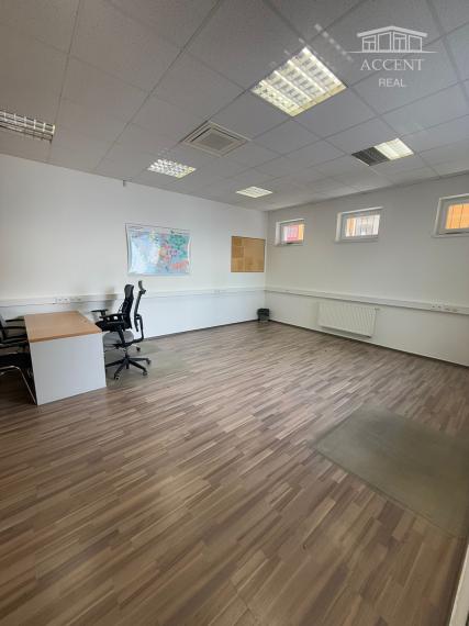 OBCHODNÉ PRIESTORY S KANCELÁRIAMI  NA FREKVENTOVANEJ ULICI (44 m2) IVANSKÁ CESTA