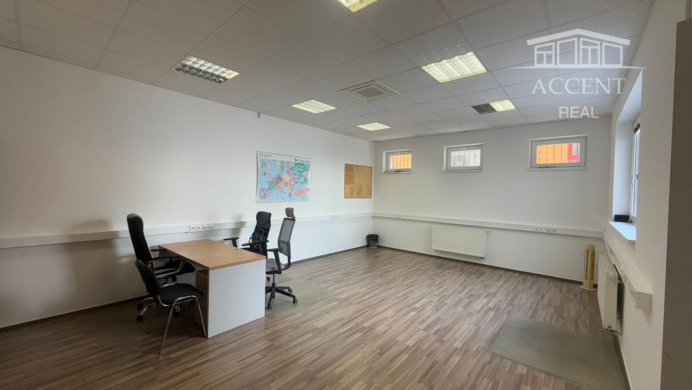 OBCHODNÉ PRIESTORY S KANCELÁRIAMI  NA FREKVENTOVANEJ ULICI (44 m2) IVANSKÁ CESTA