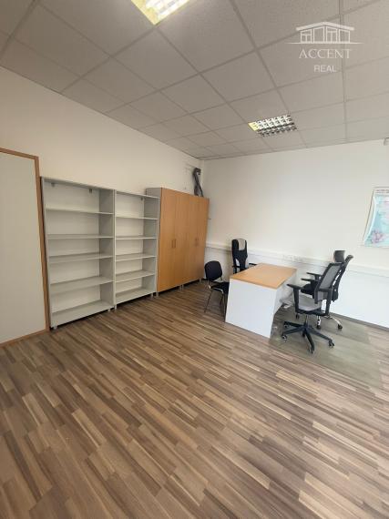 OBCHODNÉ PRIESTORY S KANCELÁRIAMI  NA FREKVENTOVANEJ ULICI (44 m2) IVANSKÁ CESTA