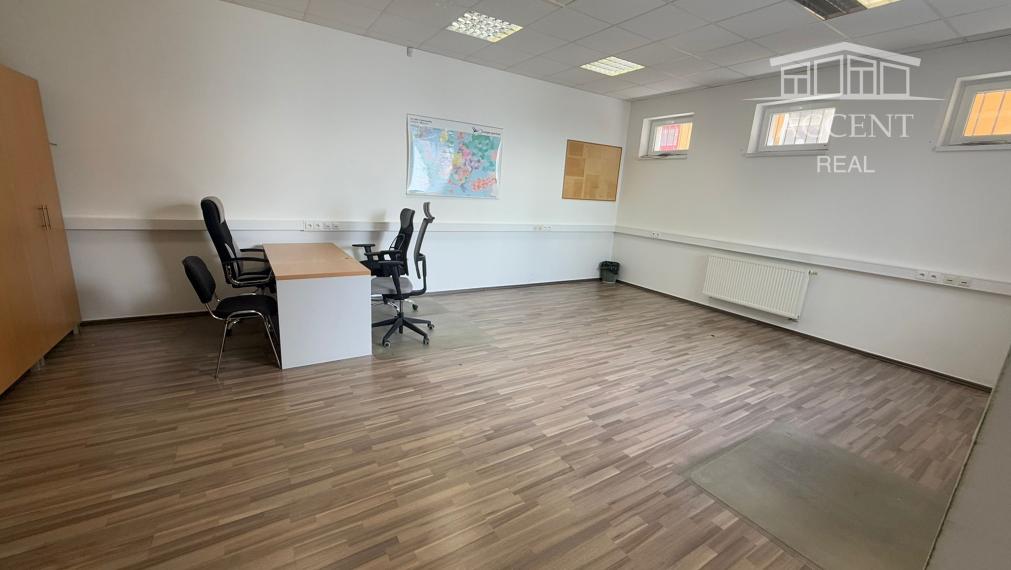 OBCHODNÉ PRIESTORY S KANCELÁRIAMI  NA FREKVENTOVANEJ ULICI (44 m2) IVANSKÁ CESTA