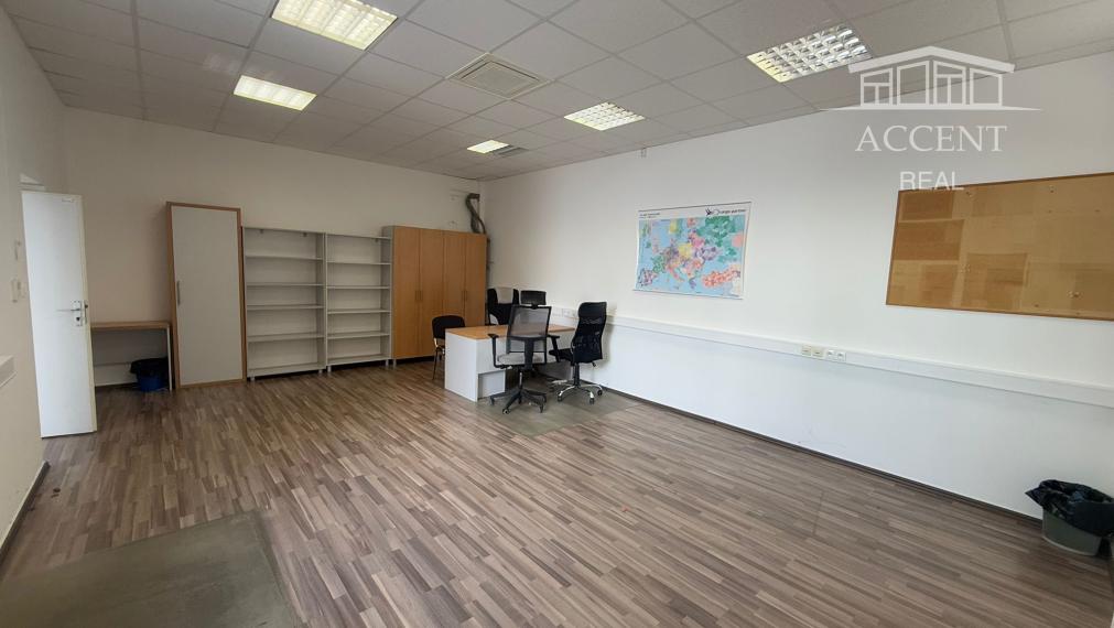 OBCHODNÉ PRIESTORY S KANCELÁRIAMI  NA FREKVENTOVANEJ ULICI (44 m2) IVANSKÁ CESTA