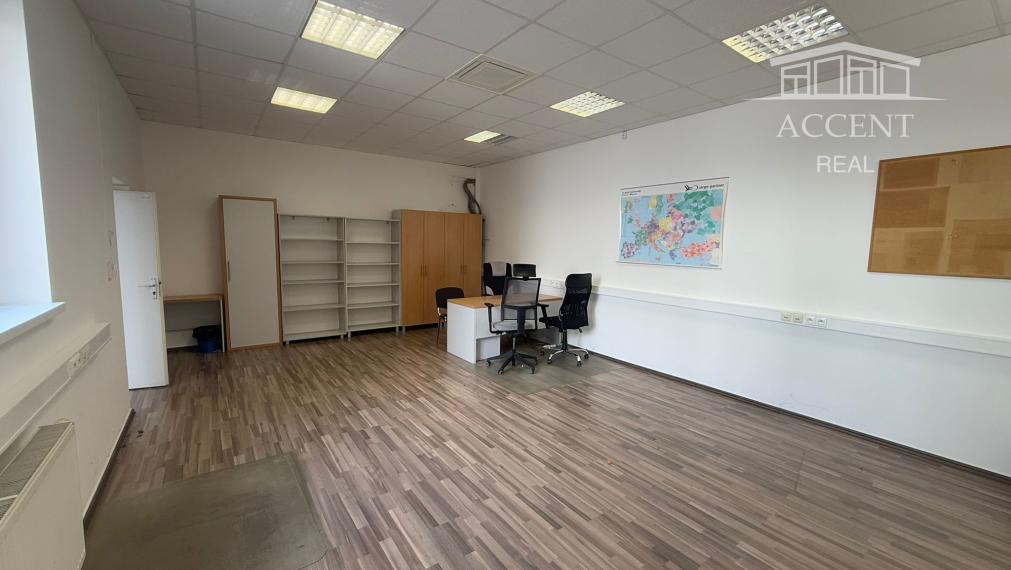 OBCHODNÉ PRIESTORY S KANCELÁRIAMI  NA FREKVENTOVANEJ ULICI (44 m2) IVANSKÁ CESTA