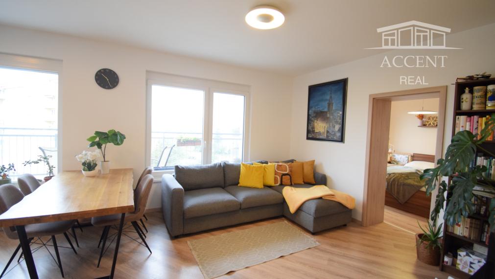 PREDAJ KRÁSNEJ 2 - IZBOVEJ NOVOSTAVBY(84,3M2) S VEĽKOU TERASOU(26,70m2),PARKOVACÍM MIESTOM A PIVNIČNOU KOBKOU