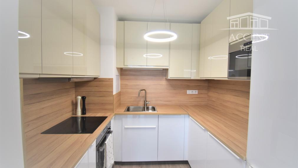 VEĽMI PEKNÝ DVOJIZBOVÝ BYT S KLIMATIZÁCIOU A PARKINGOM(60M2) V NOVOSTAVBE STEIN - STARÉ MESTOMESTO