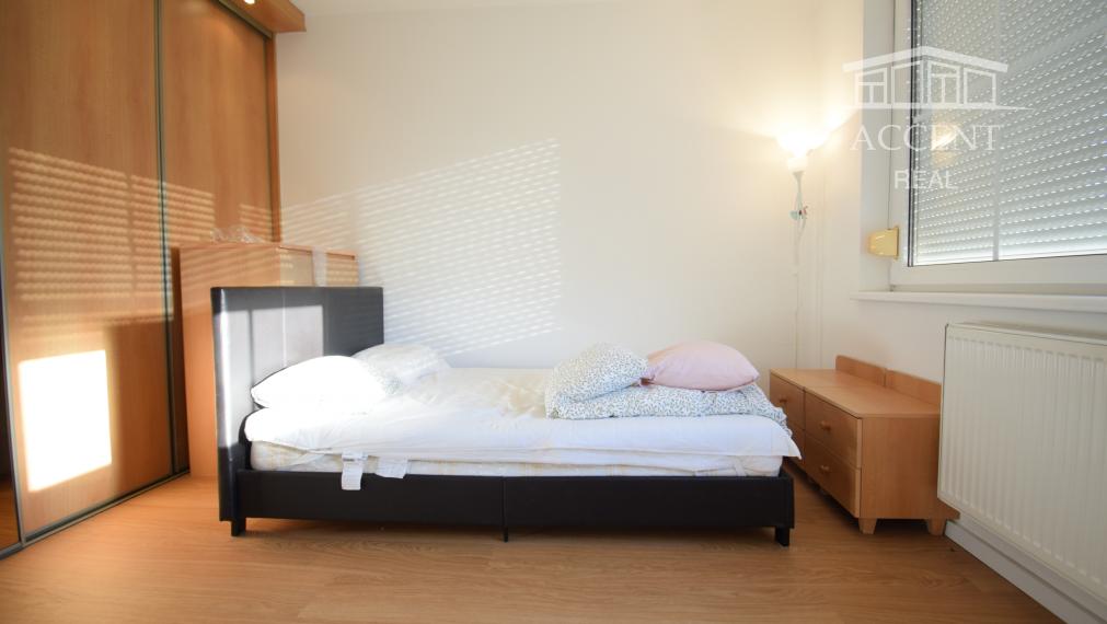 PRIESTRANNÝ 2-IZBOVÝ BYT S BALKÓNOM A PIVNICOU(57M2) - DVOJKRÍŽNA ULICA