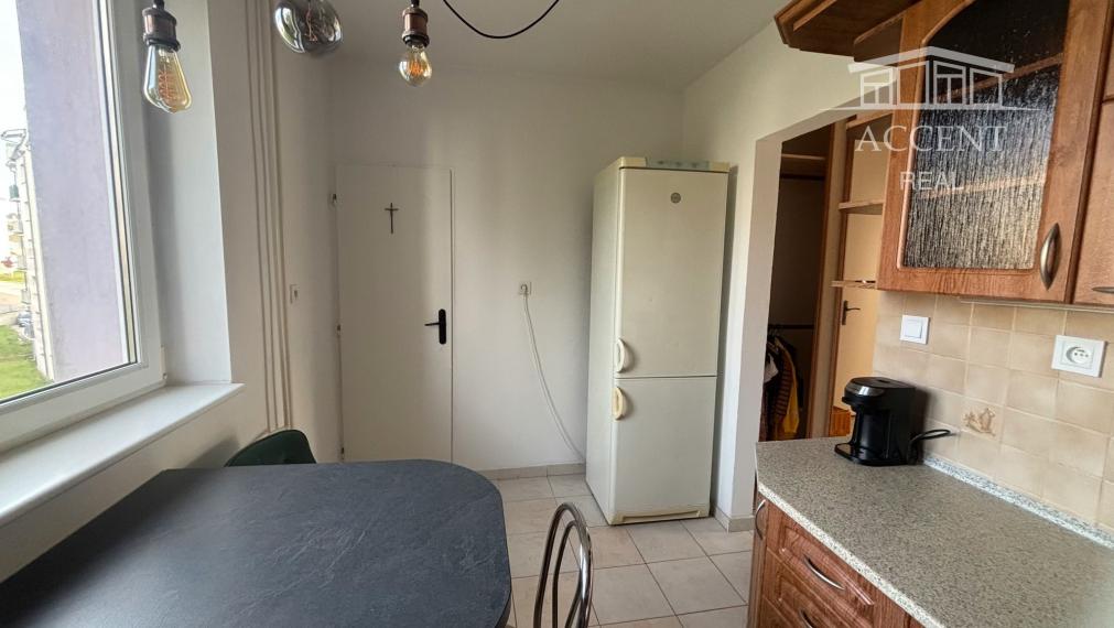 PRENÁJOM - 2 IZBOVÝ ZREKONŠTRUOVANÝ BYT V BLÍZKOSTI CENTRA MESTA V TRENČÍNE .