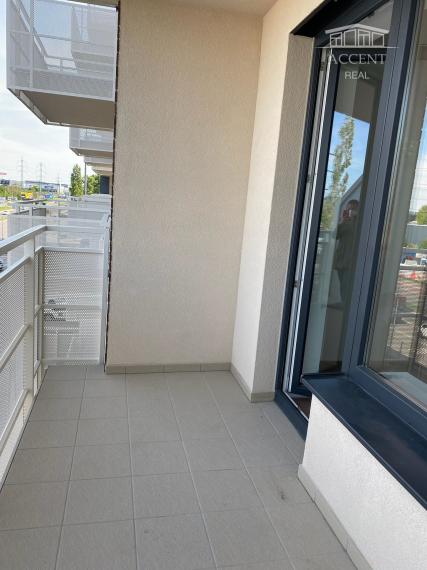 PREDAJ MODERNEJ 2 IZBOVEJ NOVOSTAVBY  S BALKÓNOM A PIVNIČNOU KOBKOU