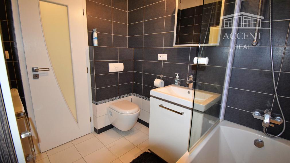 VEĽMI PEKNÝ 1-IZBOVÝ BYT(37M2) S PARKOVACÍM MIESTOM V UZAVRETOM REZIDENČNOM AREÁLI