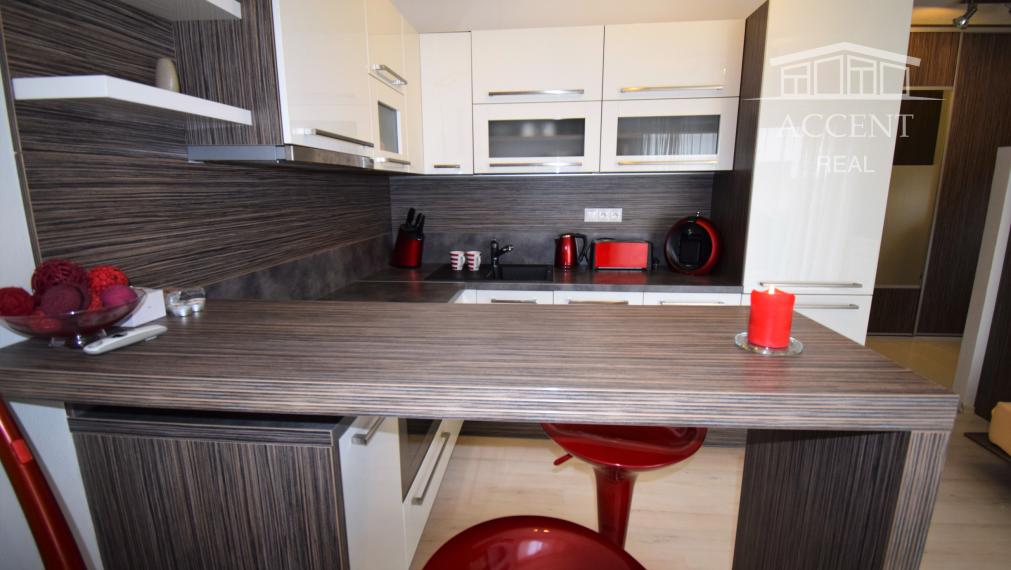 VEĽMI PEKNÝ 1-IZBOVÝ BYT(37M2) S PARKOVACÍM MIESTOM V UZAVRETOM REZIDENČNOM AREÁLI