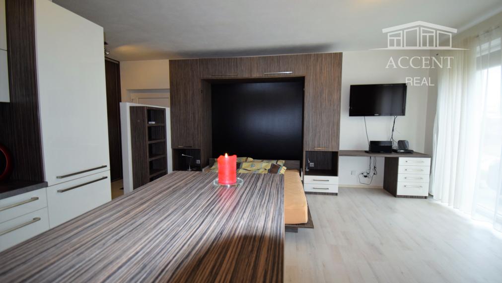 VEĽMI PEKNÝ 1-IZBOVÝ BYT(37M2) S PARKOVACÍM MIESTOM V UZAVRETOM REZIDENČNOM AREÁLI