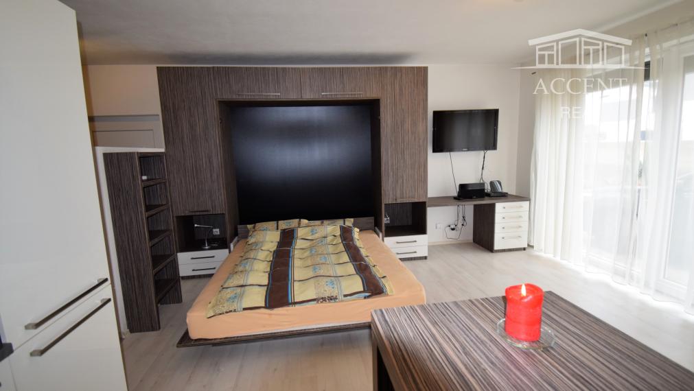 VEĽMI PEKNÝ 1-IZBOVÝ BYT(37M2) S PARKOVACÍM MIESTOM V UZAVRETOM REZIDENČNOM AREÁLI