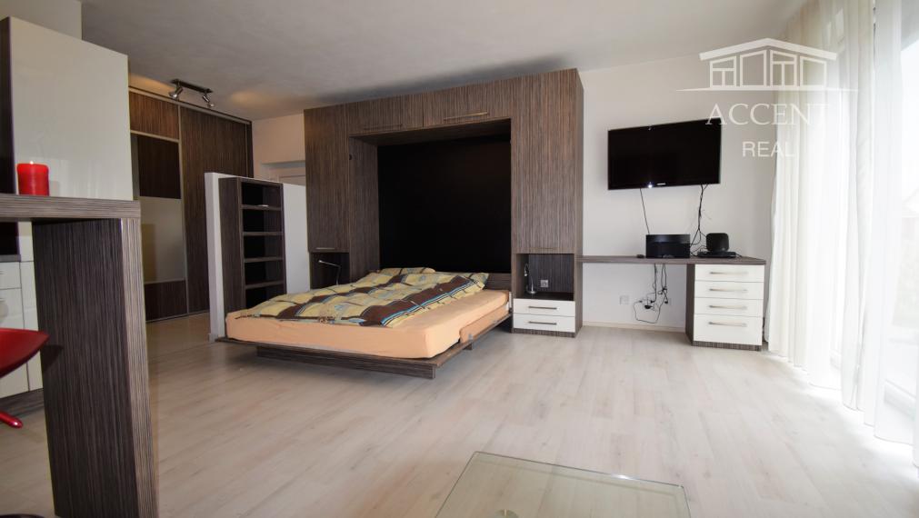 VEĽMI PEKNÝ 1-IZBOVÝ BYT(37M2) S PARKOVACÍM MIESTOM V UZAVRETOM REZIDENČNOM AREÁLI