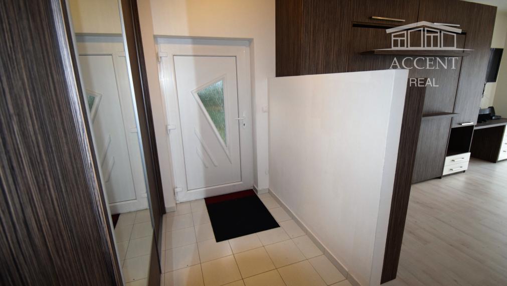 VEĽMI PEKNÝ 1-IZBOVÝ BYT(37M2) S PARKOVACÍM MIESTOM V UZAVRETOM REZIDENČNOM AREÁLI