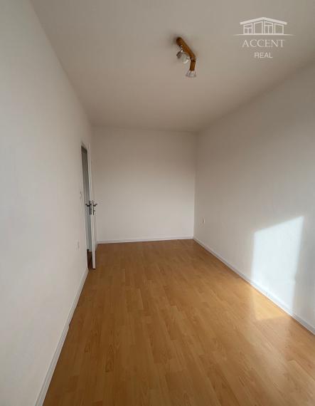 PRENÁJOM - 2 IZBOVÝ ZREKONŠTRUOVANÝ BYT V BLÍZKOSTI CENTRA MESTA V TRENČÍNE .