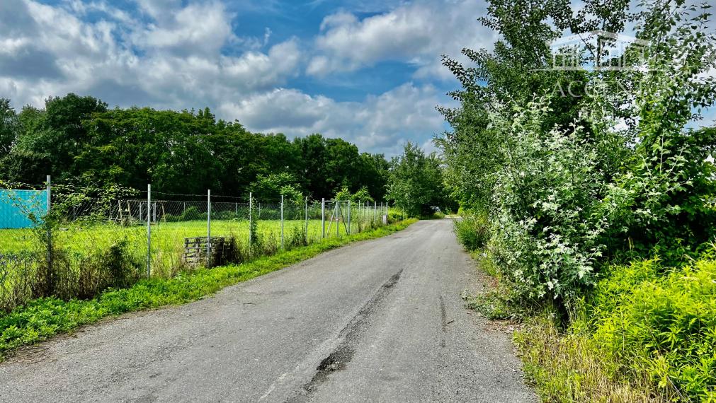 REKREAČNÝ POZEMOK (672M2) -ZELENÁ VODA- MOST PRI BRATISLAVE