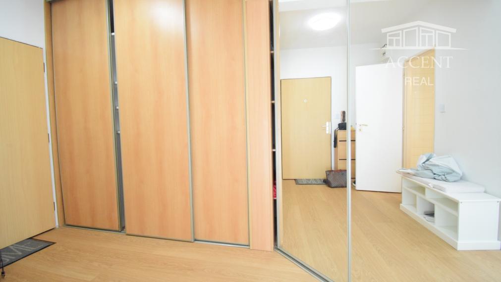 PEKNÝ 2-IZBOVÝ BYT S BALKÓNOM A PIVNICOU(57M2) - DVOJKRÍŽNA ULICA