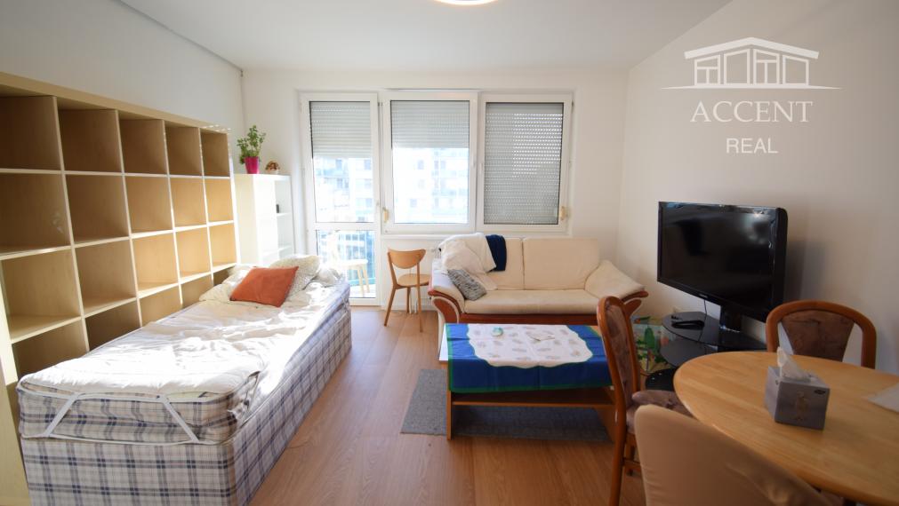 PEKNÝ 2-IZBOVÝ BYT S BALKÓNOM A PIVNICOU(57M2) - DVOJKRÍŽNA ULICA