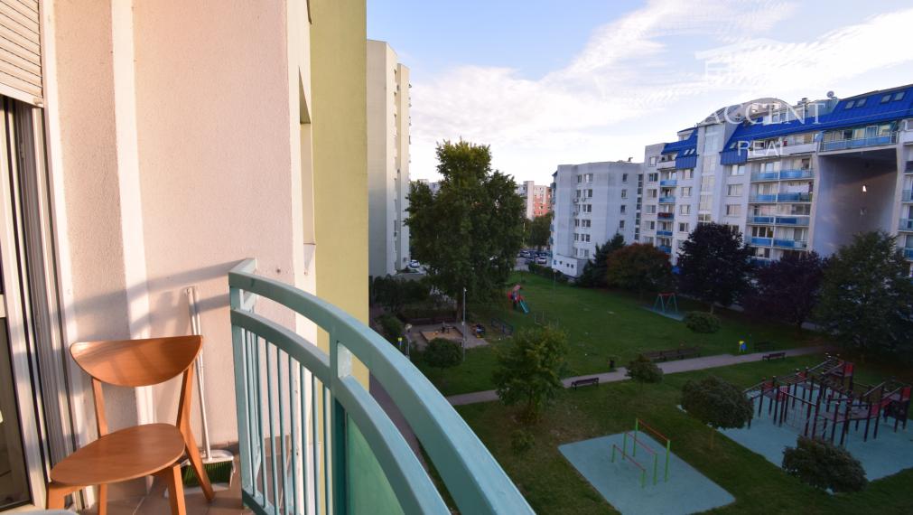 PEKNÝ 2-IZBOVÝ BYT S BALKÓNOM A PIVNICOU(57M2) - DVOJKRÍŽNA ULICA