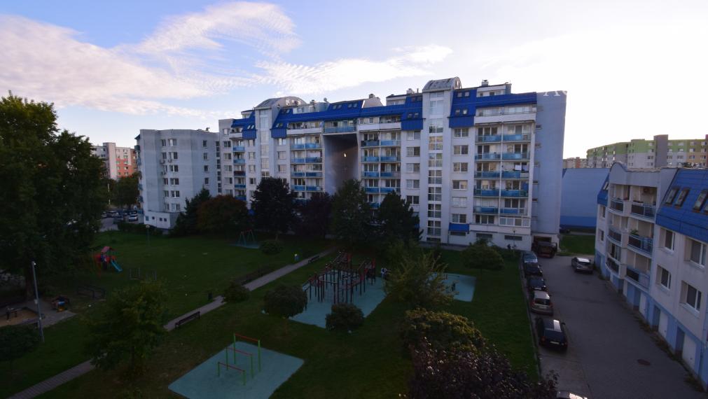 PEKNÝ 2-IZBOVÝ BYT S BALKÓNOM A PIVNICOU(57M2) - DVOJKRÍŽNA ULICA