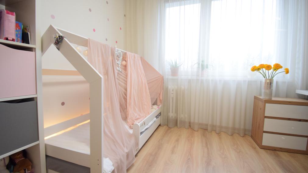 PREDAJ KRÁSNEHO,KOMPLETNE ZREKONŠTRUOVANÉHO 3 IZBOVÉHO BYTU (70 M2)V RUŽINOVE VO VÝBORNEJ LOKALITE PLNEJ ZELENE