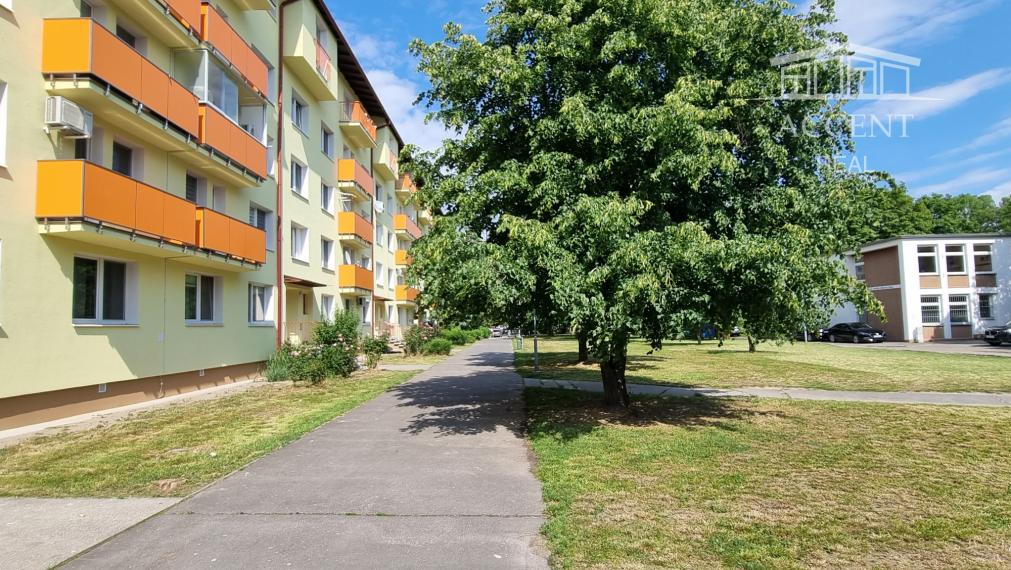 PREDAJ KRÁSNEHO,KOMPLETNE ZREKONŠTRUOVANÉHO 3 IZBOVÉHO BYTU (70 M2)V RUŽINOVE VO VÝBORNEJ LOKALITE PLNEJ ZELENE