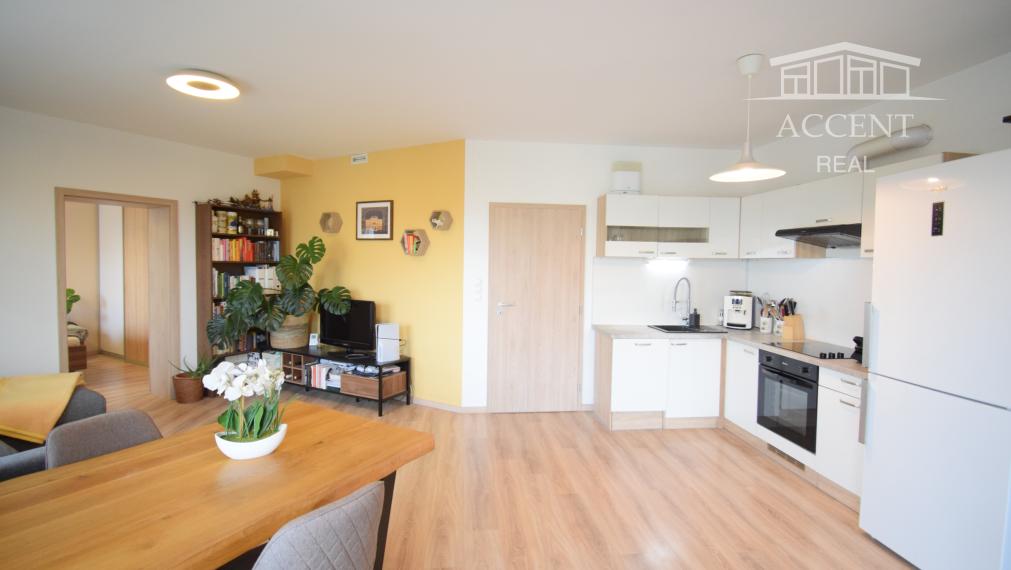 REZERVOVANÝ - PREDAJ KRÁSNEJ 2 - IZBOVEJ NOVOSTAVBY(84,3M2) S VEĽKOU TERASOU(26,70m2),PARKOVACÍM MIESTOM A PIVNIČNOU KOBKOU