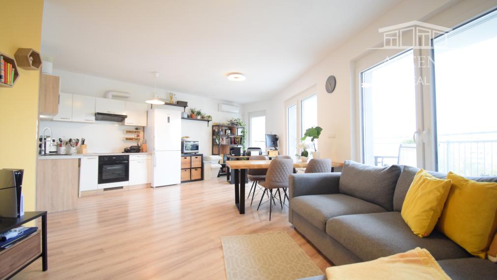 REZERVOVANÝ - PREDAJ KRÁSNEJ 2 - IZBOVEJ NOVOSTAVBY(84,3M2) S VEĽKOU TERASOU(26,70m2),PARKOVACÍM MIESTOM A PIVNIČNOU KOBKOU