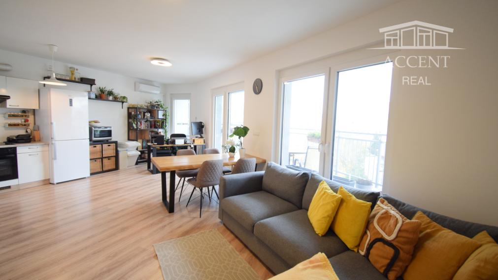 REZERVOVANÝ - PREDAJ KRÁSNEJ 2 - IZBOVEJ NOVOSTAVBY(84,3M2) S VEĽKOU TERASOU(26,70m2),PARKOVACÍM MIESTOM A PIVNIČNOU KOBKOU