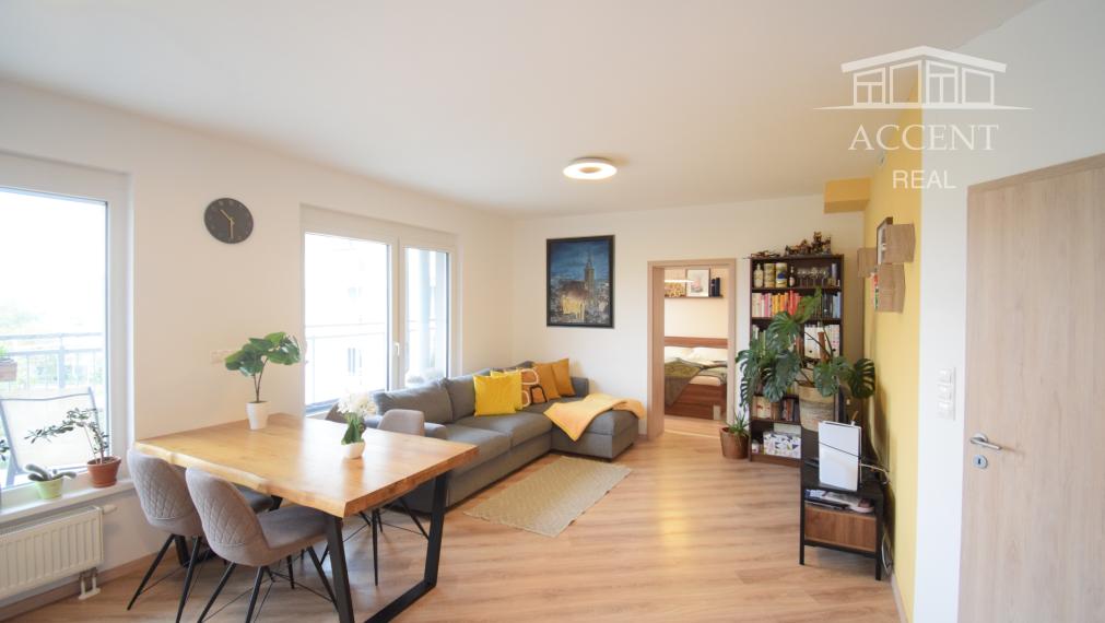 REZERVOVANÝ - PREDAJ KRÁSNEJ 2 - IZBOVEJ NOVOSTAVBY(84,3M2) S VEĽKOU TERASOU(26,70m2),PARKOVACÍM MIESTOM A PIVNIČNOU KOBKOU