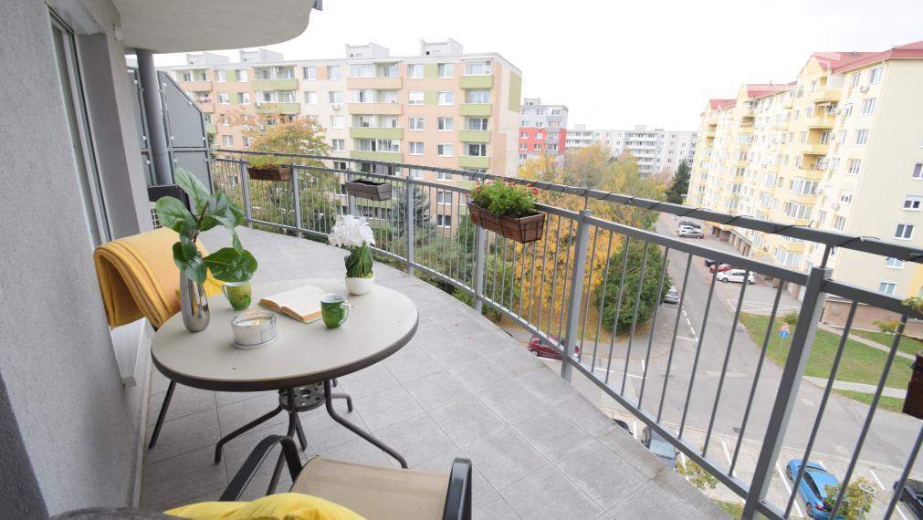 REZERVOVANÝ - PREDAJ KRÁSNEJ 2 - IZBOVEJ NOVOSTAVBY(84,3M2) S VEĽKOU TERASOU(26,70m2),PARKOVACÍM MIESTOM A PIVNIČNOU KOBKOU