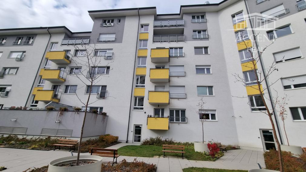 REZERVOVANÝ - PREDAJ KRÁSNEJ 2 - IZBOVEJ NOVOSTAVBY(84,3M2) S VEĽKOU TERASOU(26,70m2),PARKOVACÍM MIESTOM A PIVNIČNOU KOBKOU