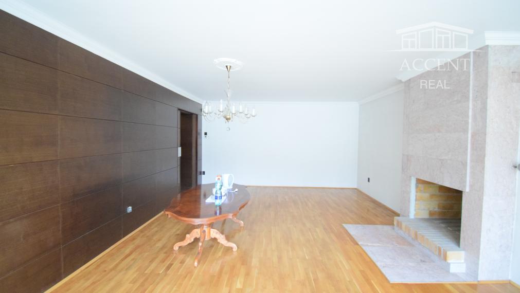 REZERVOVANÉ - DVOJPODLAŽNÁ VILA (279M2) S PEKNÝM ROVINATÝM POZEMKOM(592M2) A NÁDHERNÝM VÝHĽADOM  - 6 PARKOVACÍCH MIEST