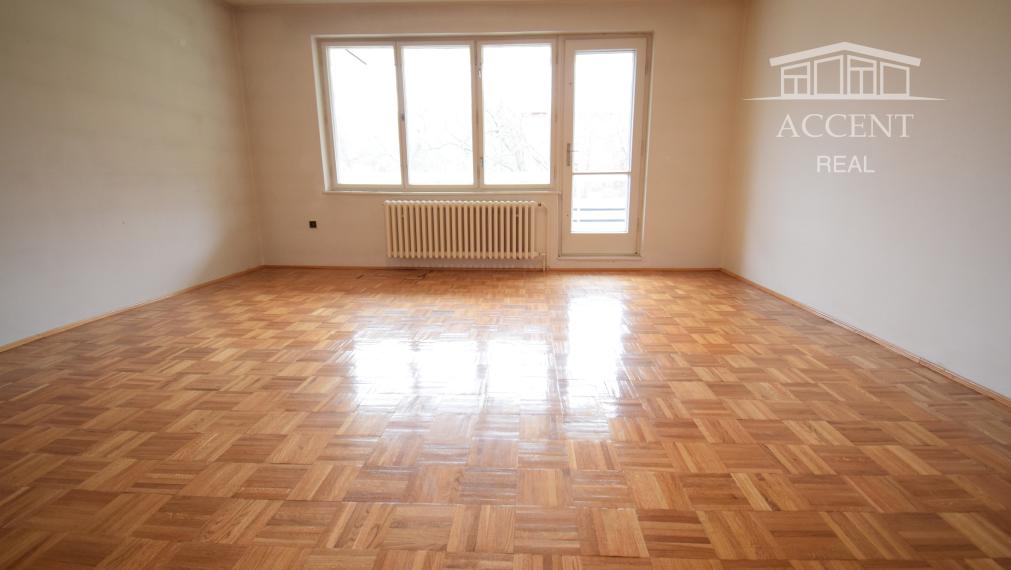 REZERVOVANÉ - DVOJPODLAŽNÁ VILA (279M2) S PEKNÝM ROVINATÝM POZEMKOM(592M2) A NÁDHERNÝM VÝHĽADOM  - 6 PARKOVACÍCH MIEST