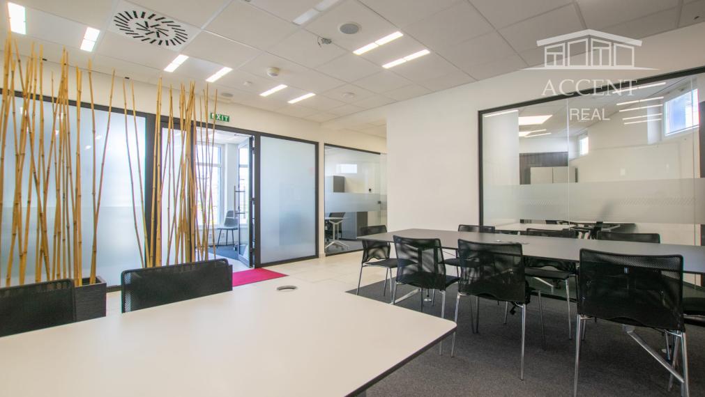 TROJPODLAŽNÁ POLYFUNKČNÁ BUDOVA V RUŽINOVE (414M2) - FREKVENTOVANÁ GALVANIHO ULICA