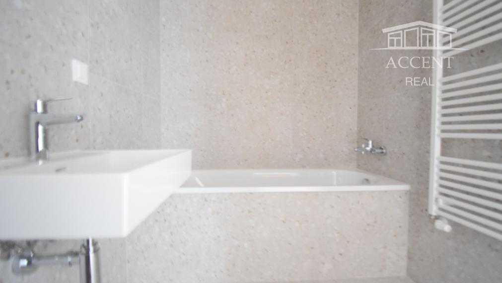 PRIESTRANNÝ 3-IZBOVÝ BYT S VEĽKOU LOGGIOU (89M2) V ŠTANDARDE S KUCHYNSKOU LINKOU, VEĽKÝ WALK IN ŠATNÍK