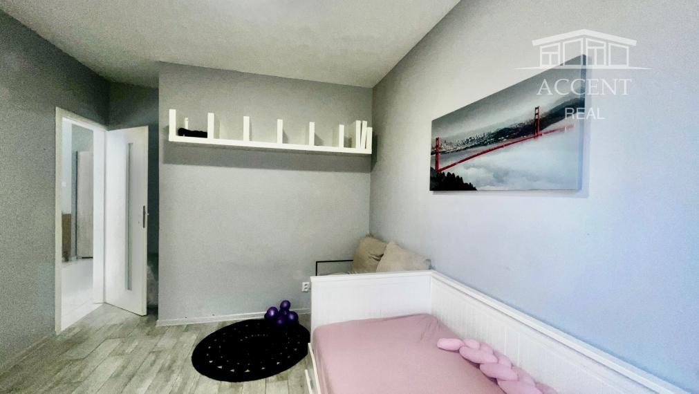 NÁDHERNÝ SLNEČNÝ POZEMOK POD LESOM (1427M2) S KOMPLETNE ZARIADENÝM 4-IZBOVÝM MOBILNÝM DOMOM (100M2) - PEKNÁ CESTA RAČA