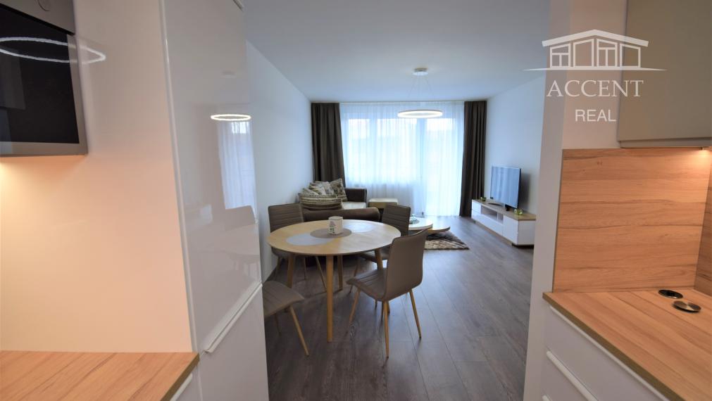 VEĽMI PEKNÝ DVOJIZBOVÝ BYT S KLIMATIZÁCIOU A PARKINGOM(60M2) V NOVOSTAVBE STEIN - STARÉ MESTO