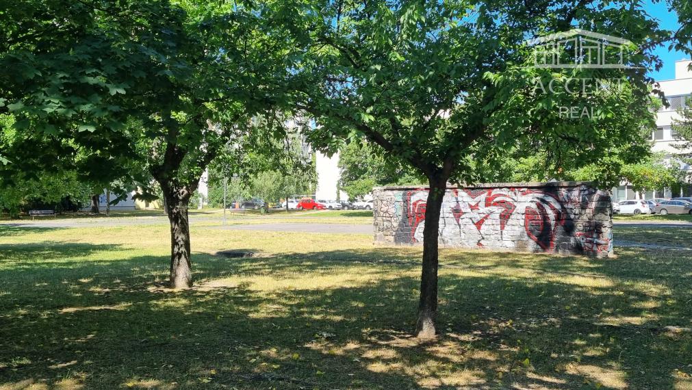 SKVELÁ LOKALITA - KVALITNE ZREKONŠTRUOVANÝ  3 IZBOVÝ BYT  V RUŽINOVE  - CHLUMECKÉHO