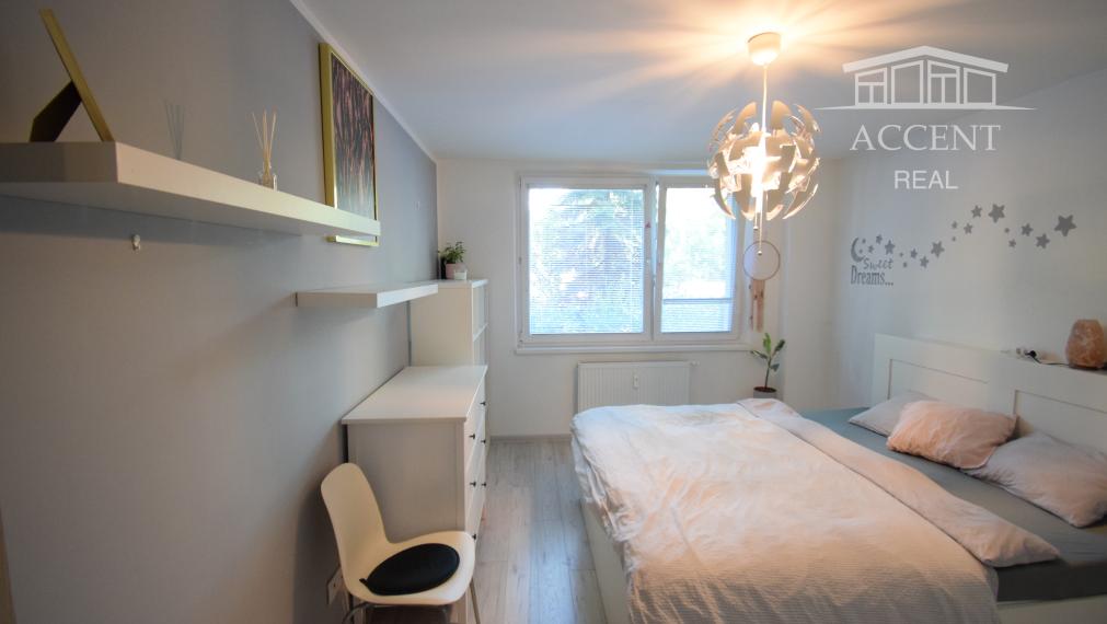 SKVELÁ LOKALITA - KVALITNE ZREKONŠTRUOVANÝ  3 IZBOVÝ BYT  V RUŽINOVE  - CHLUMECKÉHO