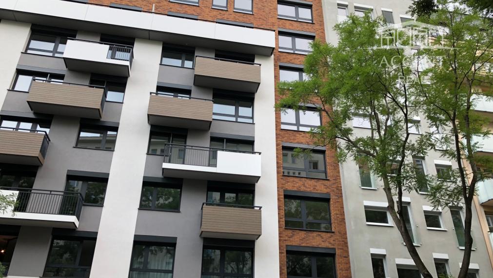 VEĽMI PEKNÝ DVOJIZBOVÝ BYT S KLIMATIZÁCIOU A PARKINGOM(60M2) V NOVOSTAVBE STEIN - STARÉ MESTO