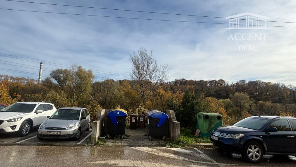 PREDAJ - 2 IZBOVÝ ZREKONŠTRUOVANÝ BYT V BLÍZKOSTI CENTRA MESTA V TRENČÍNE .