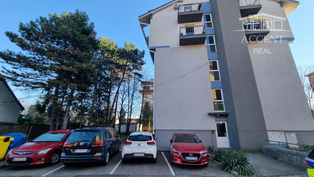 PRENÁJOM PEKNÉHO 1 - IZBOVÉHO BYTU PRI OC VIVO