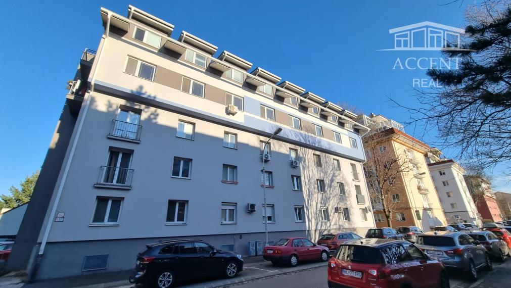 PRENÁJOM PEKNÉHO 1 - IZBOVÉHO BYTU PRI OC VIVO