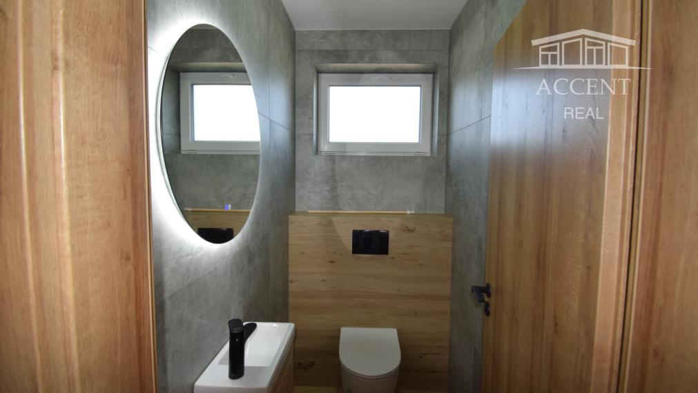 VEĽMI PEKNÝ, PRIESTRANNÝ 4-IZBOVÝ BUNGALOV V KVALITNOM ŠTANDARDE AJ S KUCHYŇOU A SPOTREBIČMI(126M2), POZEMOK 410M2, TERASA AJ KOMPLET OPLOTENIE V CENE A ĎALŠIE BENEFITY